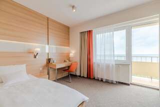 Отель Vestina Wellness & SPA Hotel Мендзыздрое Двухместный номер «Комфорт» с 1 кроватью, вид на море-1